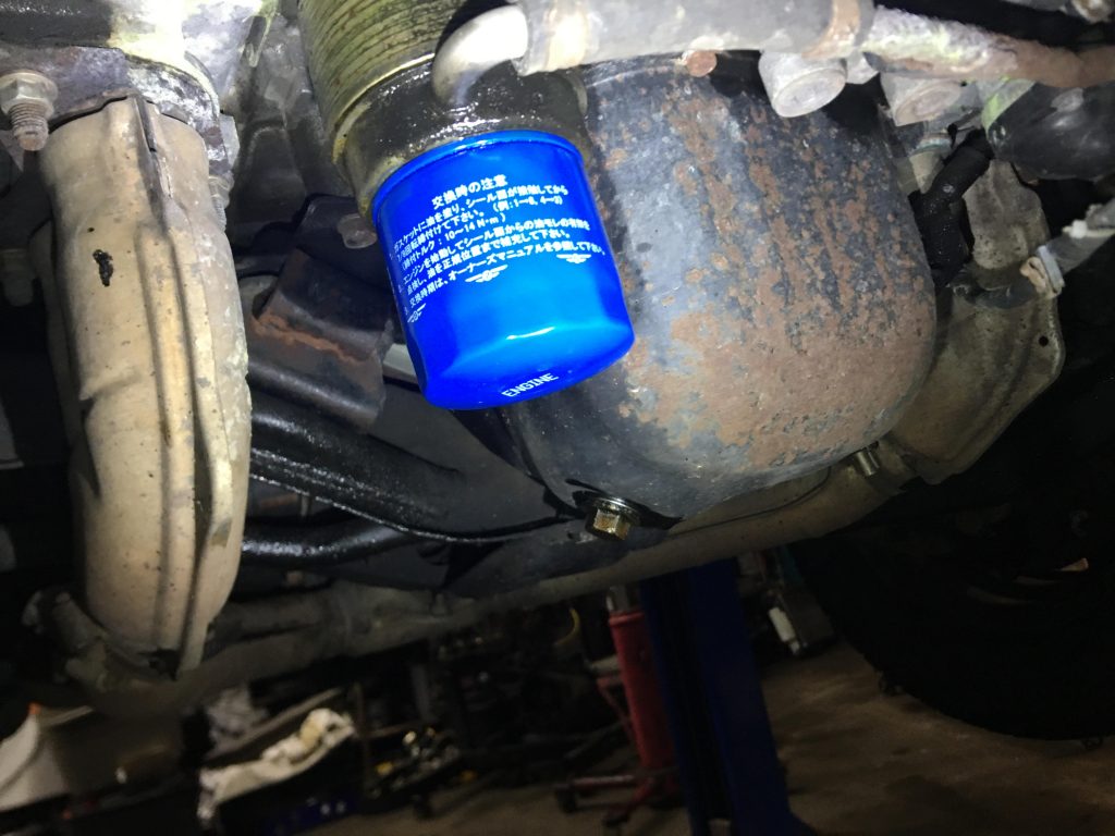 Cylindrical Toyota oil filter